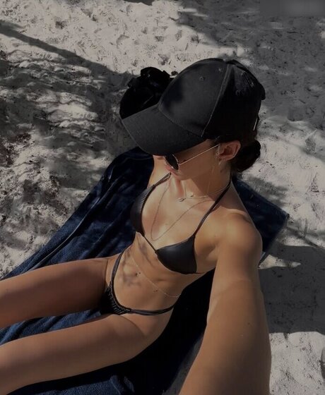 Larafina hot model pic