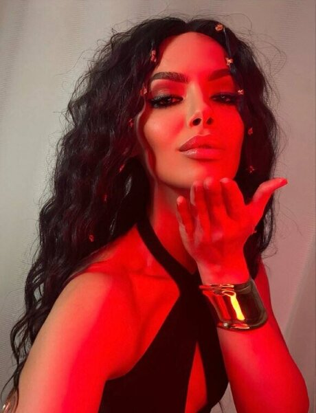 Lizzie Whistle xxx actress photos