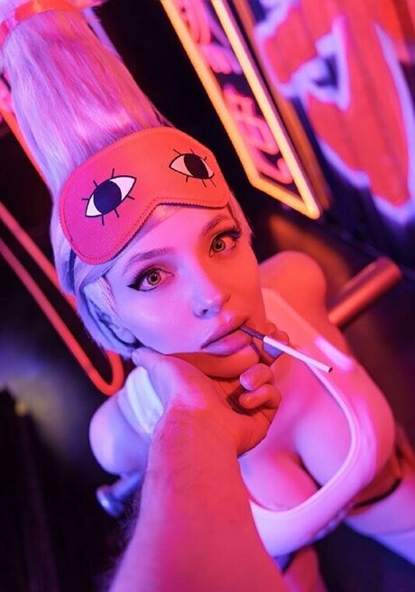 Lizzie Whistle hot model photo