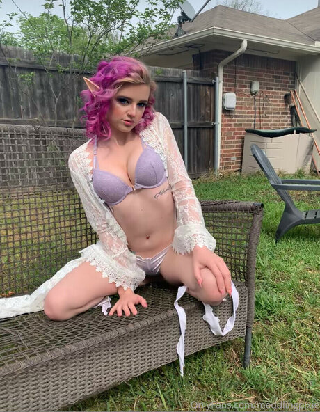 Meddlingpixie model xxx photo