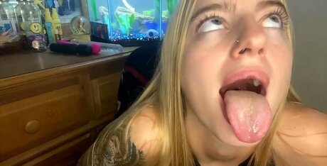 Skyiswoke star pornographic galleries