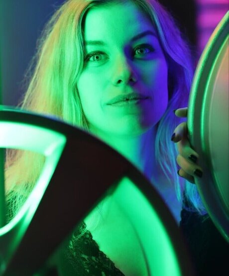 FormulaLena sexy star img