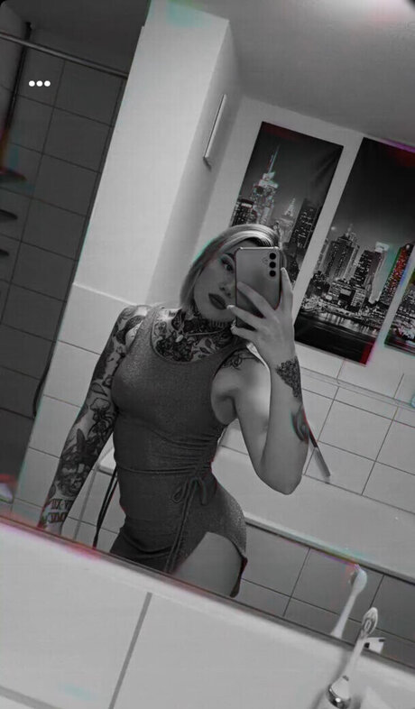 Typischblonnd xxx star pics