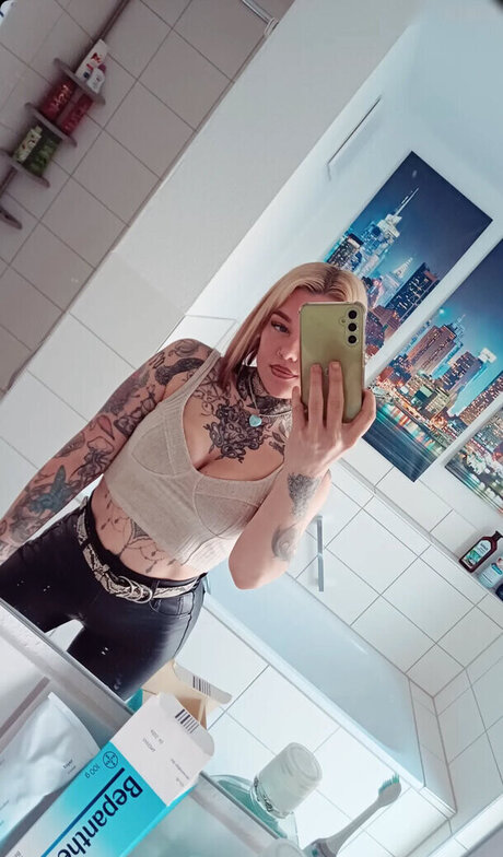 Typischblonnd model adult archive