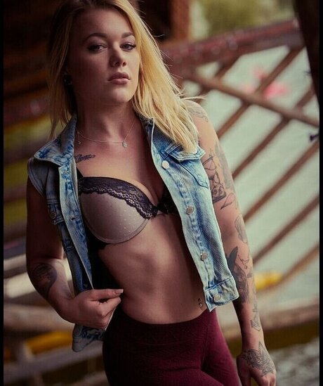 Typischblonnd best actress photo