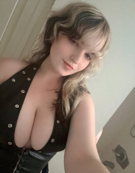 Aretteepls pornographic model images