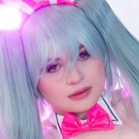 Sneaky model pretty pictures