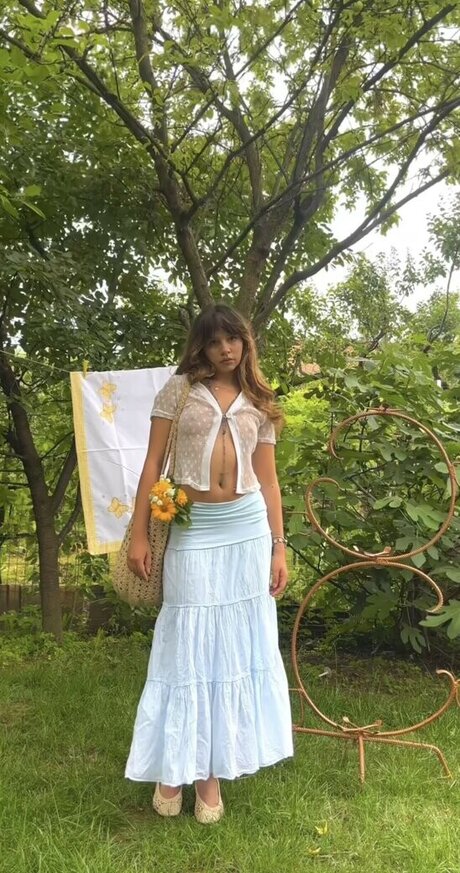 Anda Tohatan model nude pictures