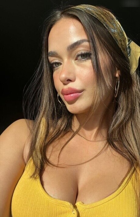 Camilla Nkenke naked model img