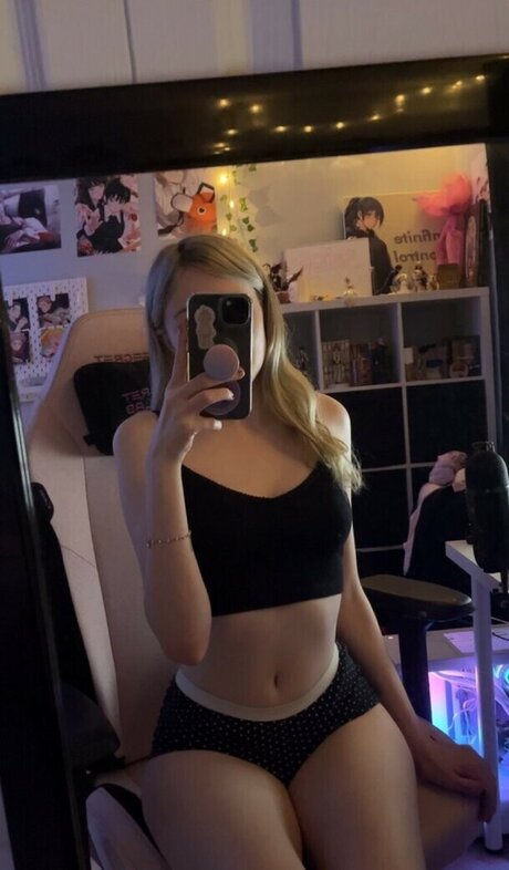 QoR Saige pretty actress image