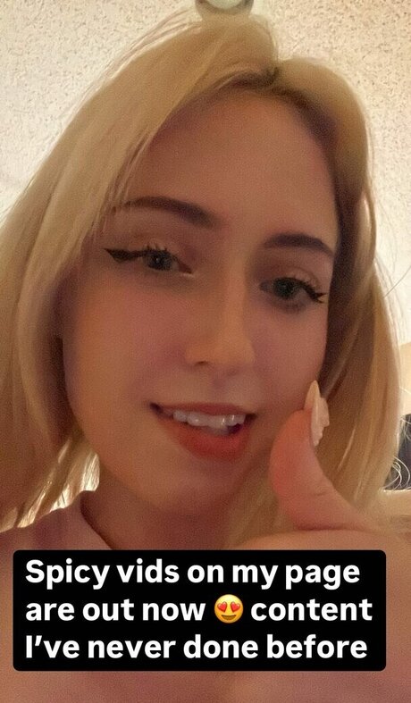 QoR Saige hd actress photo