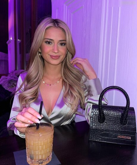 Vanessa Wende art model photos