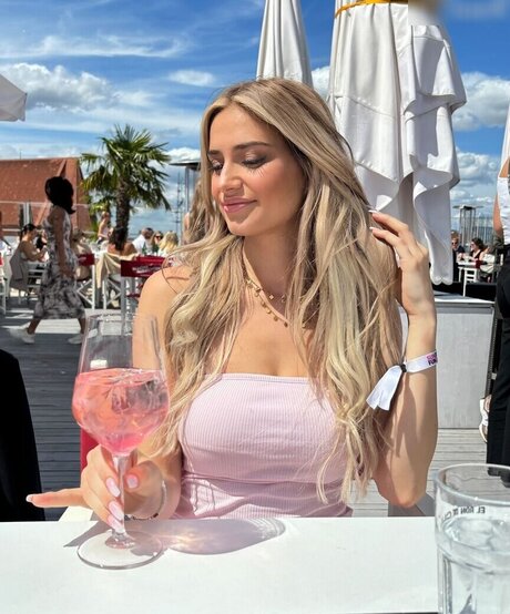 Vanessa Wende sexy model picture