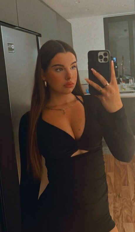 Hedda wmd sexy actress photo