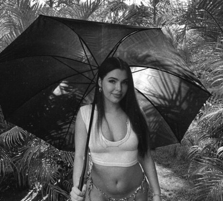 Hedda wmd exclusive model pic