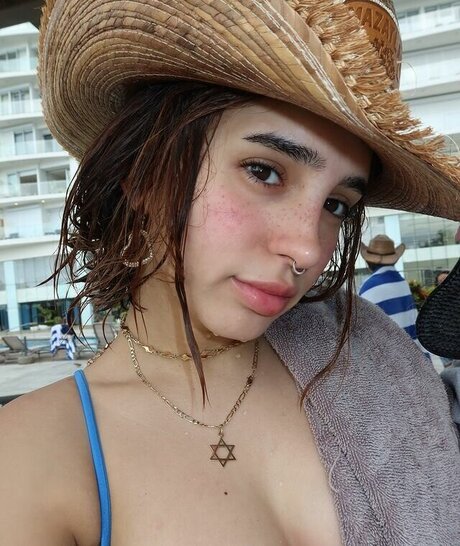 Domelipa model exclusive picture