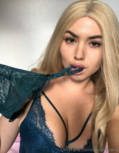AnnaSavana sexy star gallery