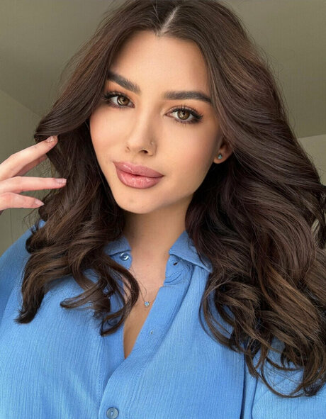 AnnaSavana model nude galleries