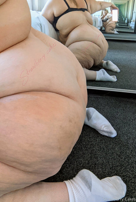 strawberry cakes nudes pornstar archive