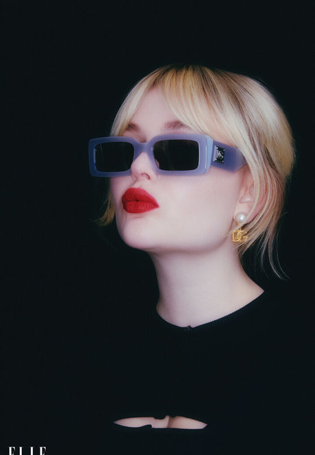 Emily Alyn Lind sexy star photos