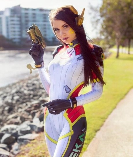 Aliythia model naked image