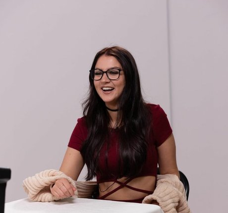 Aliythia model sex img