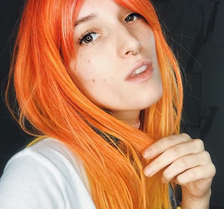 Dani Thorne sexy model pic