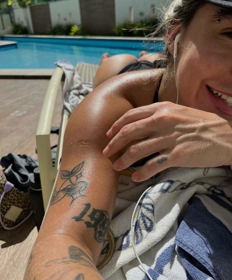 Amy Reis adult model image