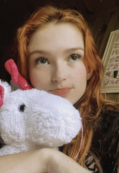 teentaylor beautiful actress image