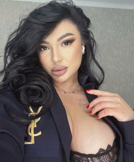 Zhansaya Dakarimova model art pics