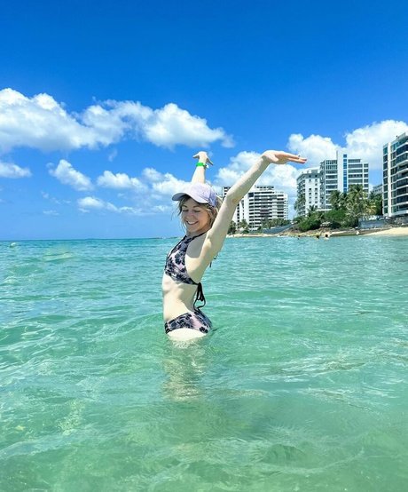 Lindsey Stirling pornstar adult pic