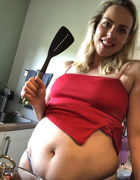 eatee model adult image