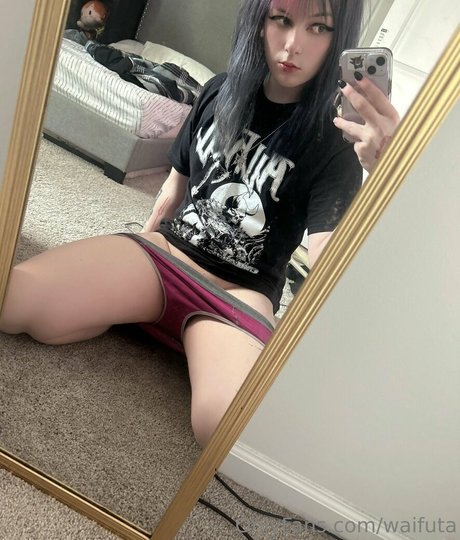 Waifuta model adult pic