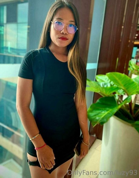 luzy93 adult model images