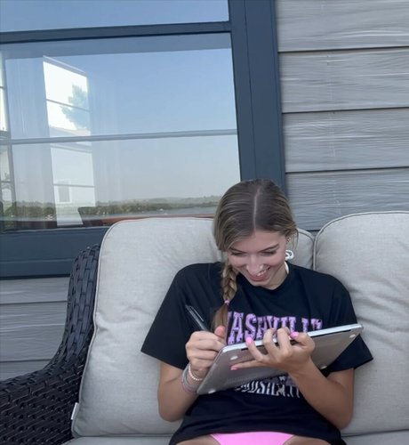 Brooke Isabella model xxx photos