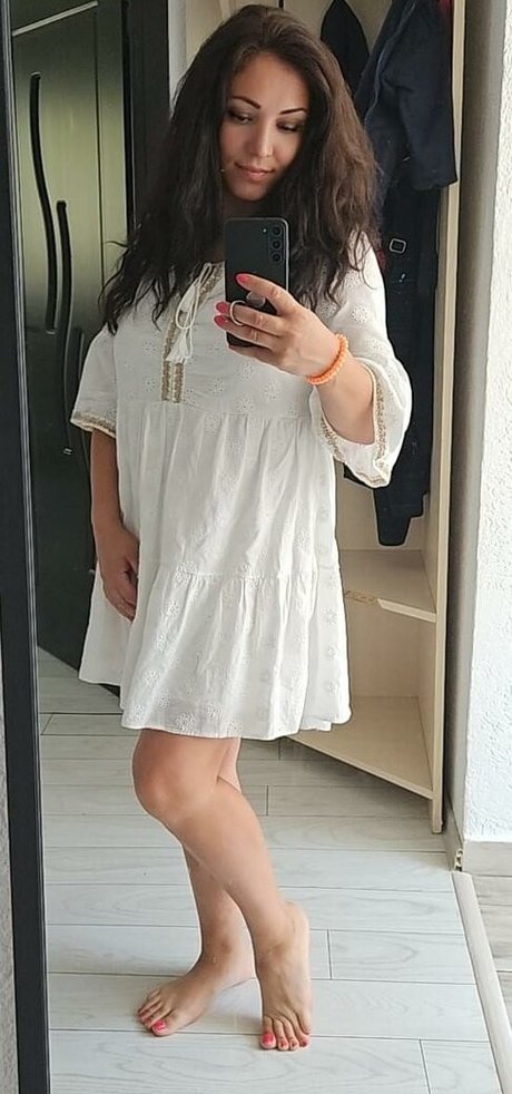 FoxyKara art star pics