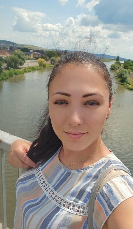 FoxyKara naked star image