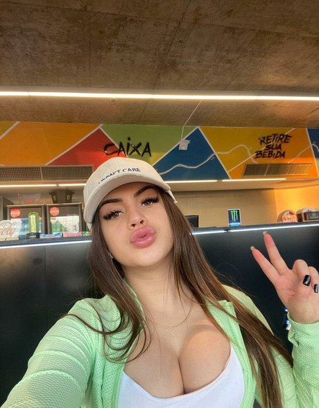 lauratavora model pornographic pics