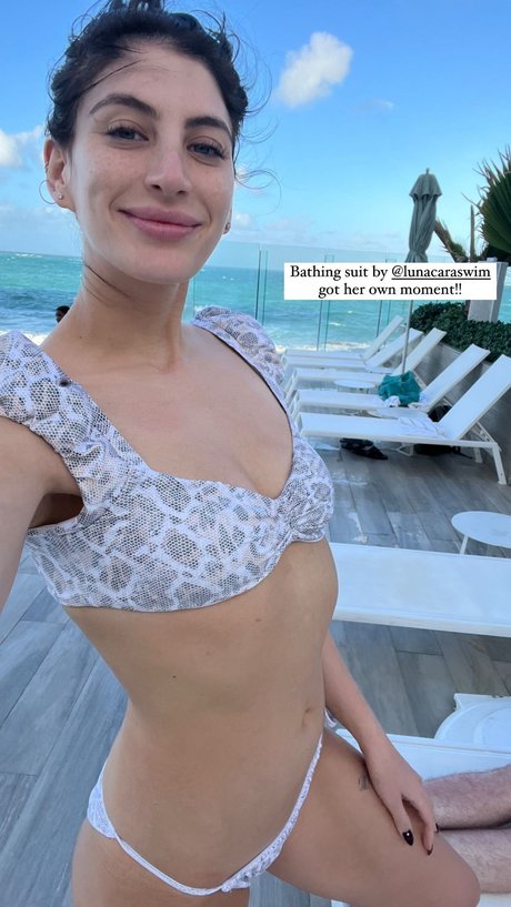 Ariana Basseri nude star pics