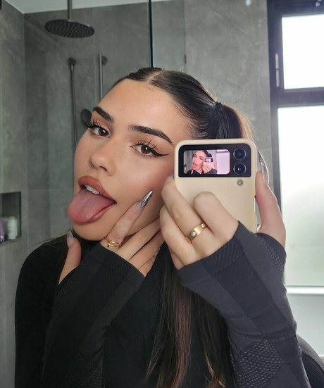 Leah Halton naked pornstar img