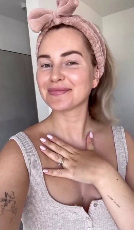 Maren Wolf hot model gallery