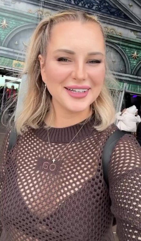 Maren Wolf model top gallery