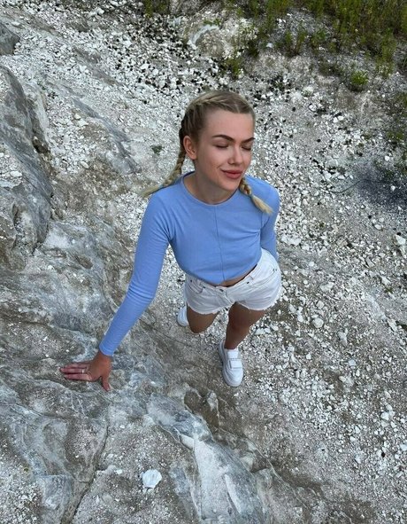 elliemiss model sex photo