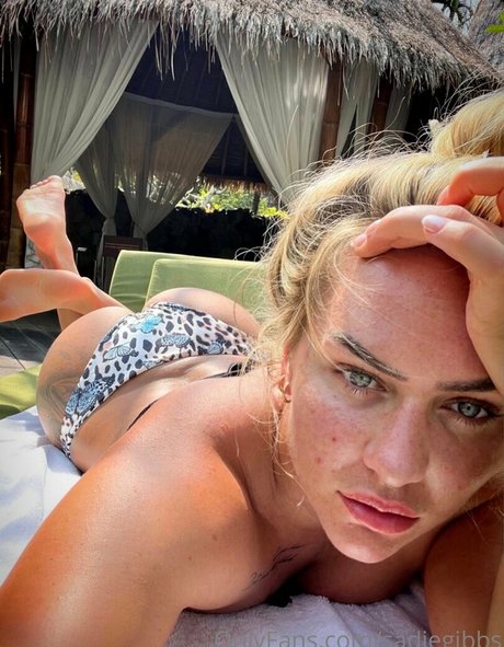 sadiegibbs hot model photo