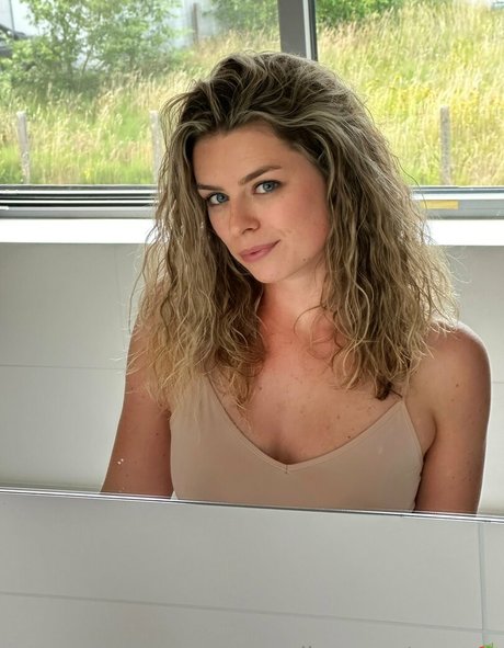 linaliciouss pornstar hot photos