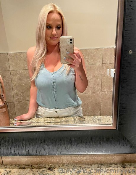 emilyyxx beautiful pornstar picture