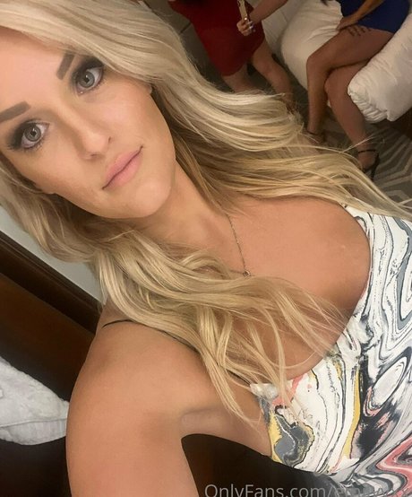 emilyyxx art model galleries