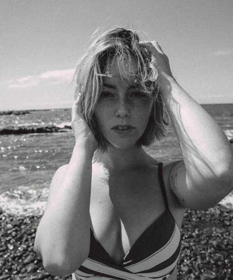 Shauna Dewit model free galleries