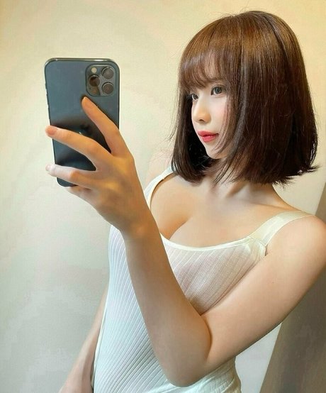 h___ruu1 naked model pics