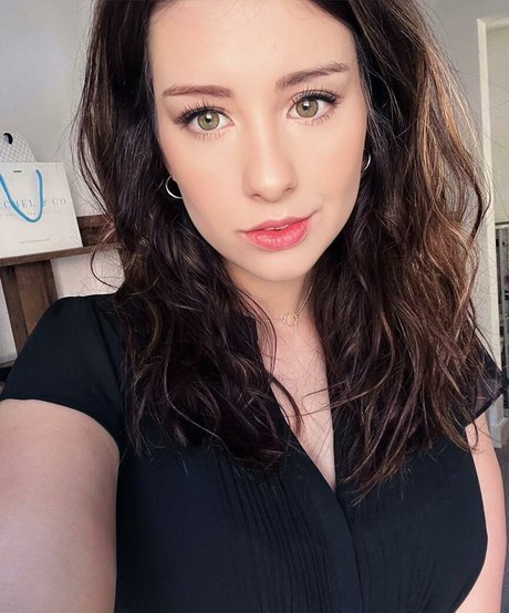 ErinMoore free pornstar picture